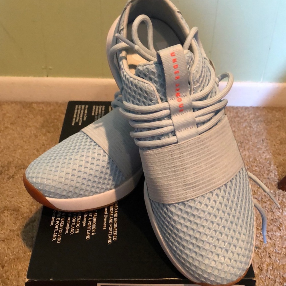 Women’s Under Armour baby blue breathe sneaker 8.5